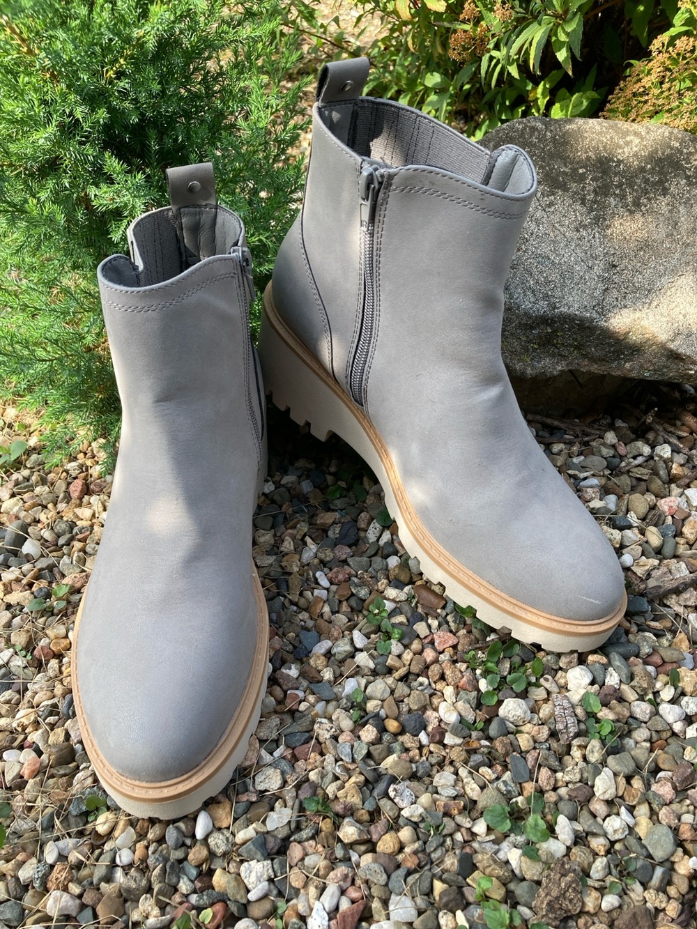 NWOT Maurice’s size 9M light gray Chelsea lug sole ankle boots